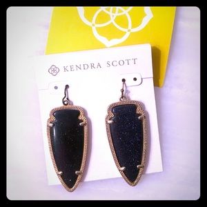 Kendra Scott Sparkly Navy/Gold Arrowhead earrings